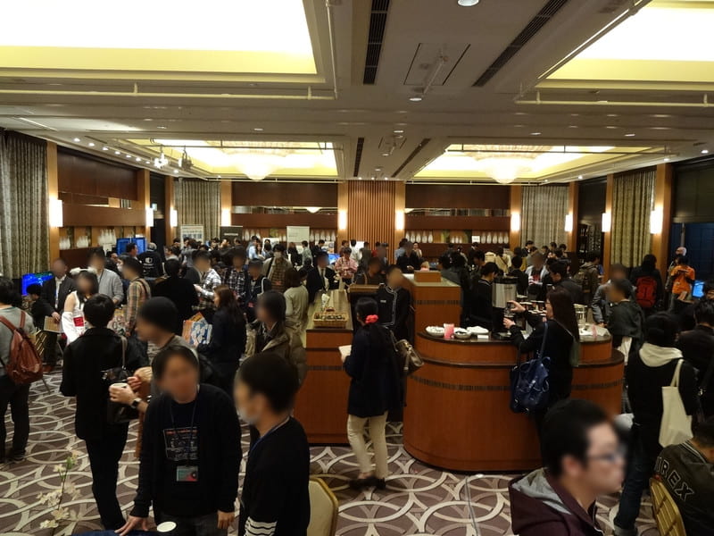 展示フロアは大混雑!